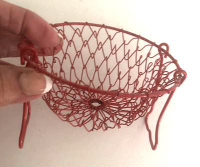 Vtg RED MINI 4'' COLLAPSABLE Folding WIRE Strainer Collander BASKET Display Metal