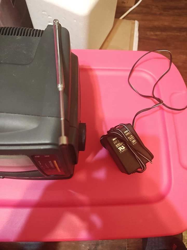 Vintage Amtel Black And White TV Model 502 Portable - Image 3 of 4