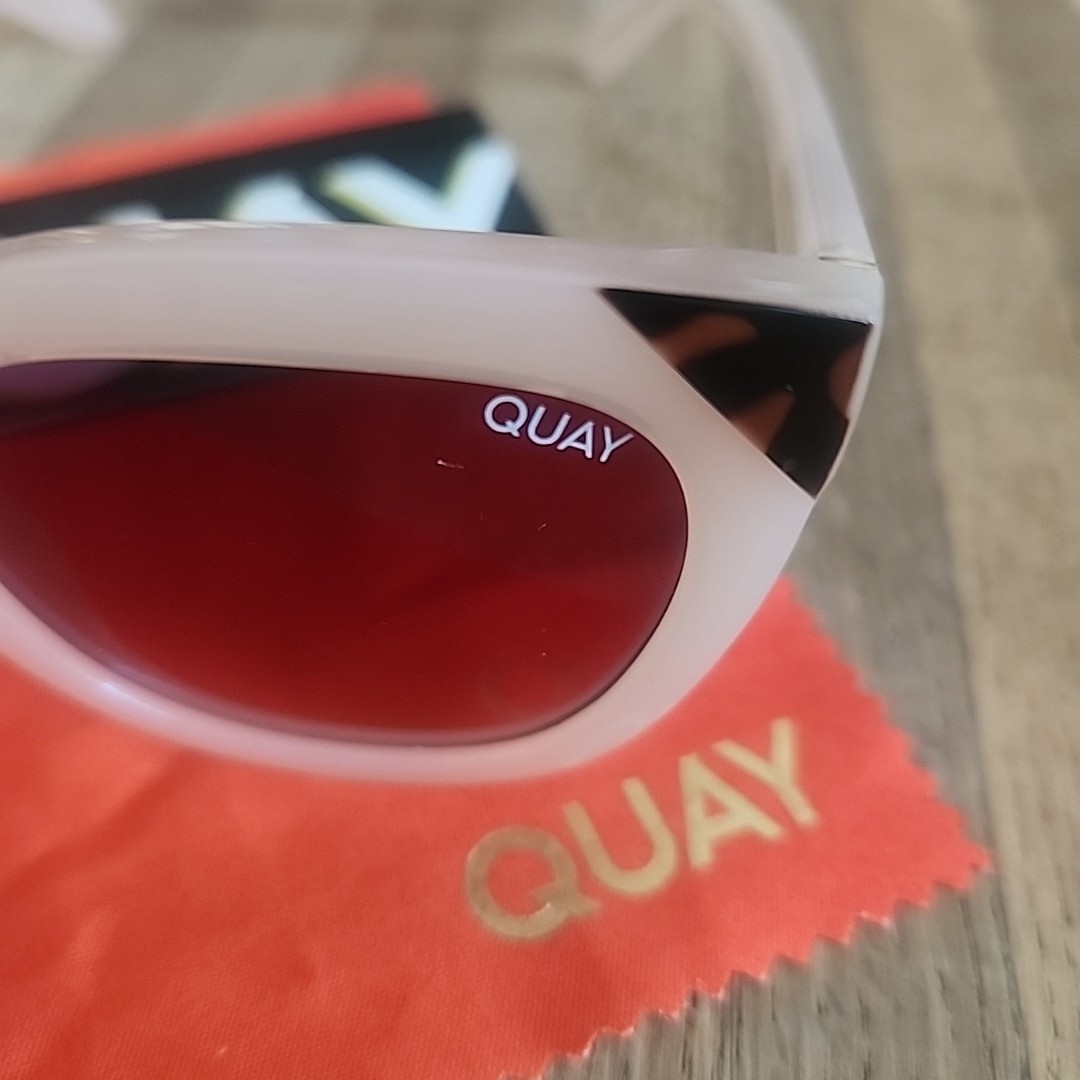 Quay Noosa 125 Cat Eye Sunglasses Pink Tortoise Shell Fade  display picture 2
