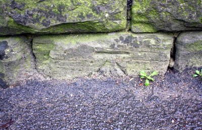 Foto 6x4 Benchmark auf Halifax Road Brücke für angehobene Eisenbahn Keighley oder c2017
