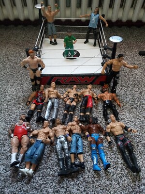 WWF WWE Ring  Smackdown Ring With 16 Wrestling Figures kids toy