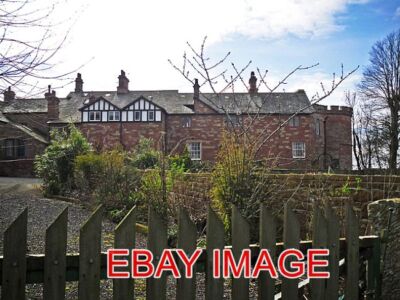 FOTO BLICK AUF DIE RÜCKSEITE DER CARDEW LODGE CARDEW LODGE IST EIN GROSSES LANDHAUS AN
