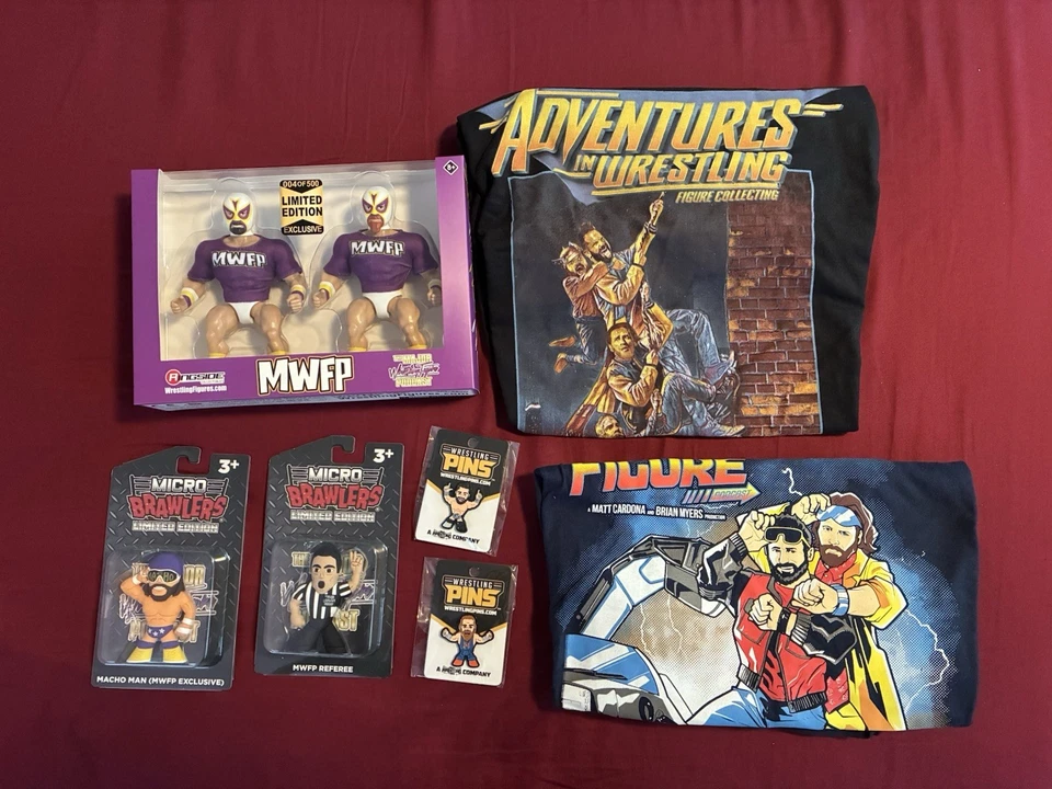 Lote de podcast de figuras de lucha libre importante: figuras, camisetas XL X2, Microbrawler x2, prendedores Foto 2 de 4