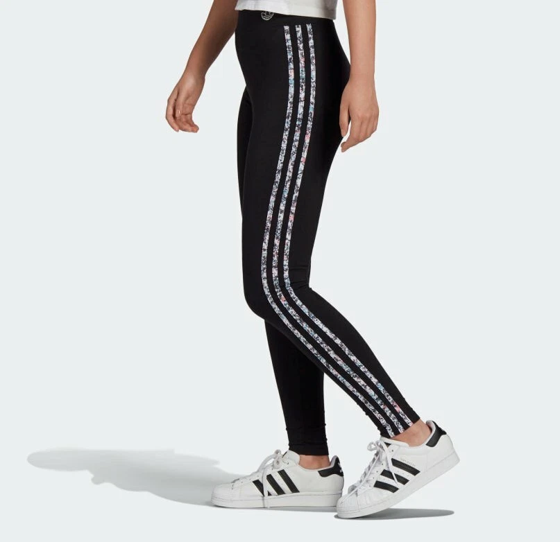 ADIDAS Essentials 3-Stripes Leggings : : Clothing, Shoes &  Accessories