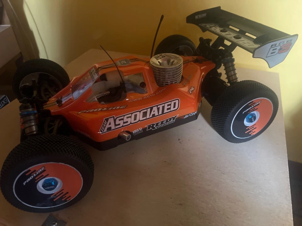 BUGGY 1/8 TEAM ASSOCIATED RC8B3,KYOSHO INFERNO MP9 RTR PIÙ MOTORI E RADIOCOMANDO - Immagine 2 di 4