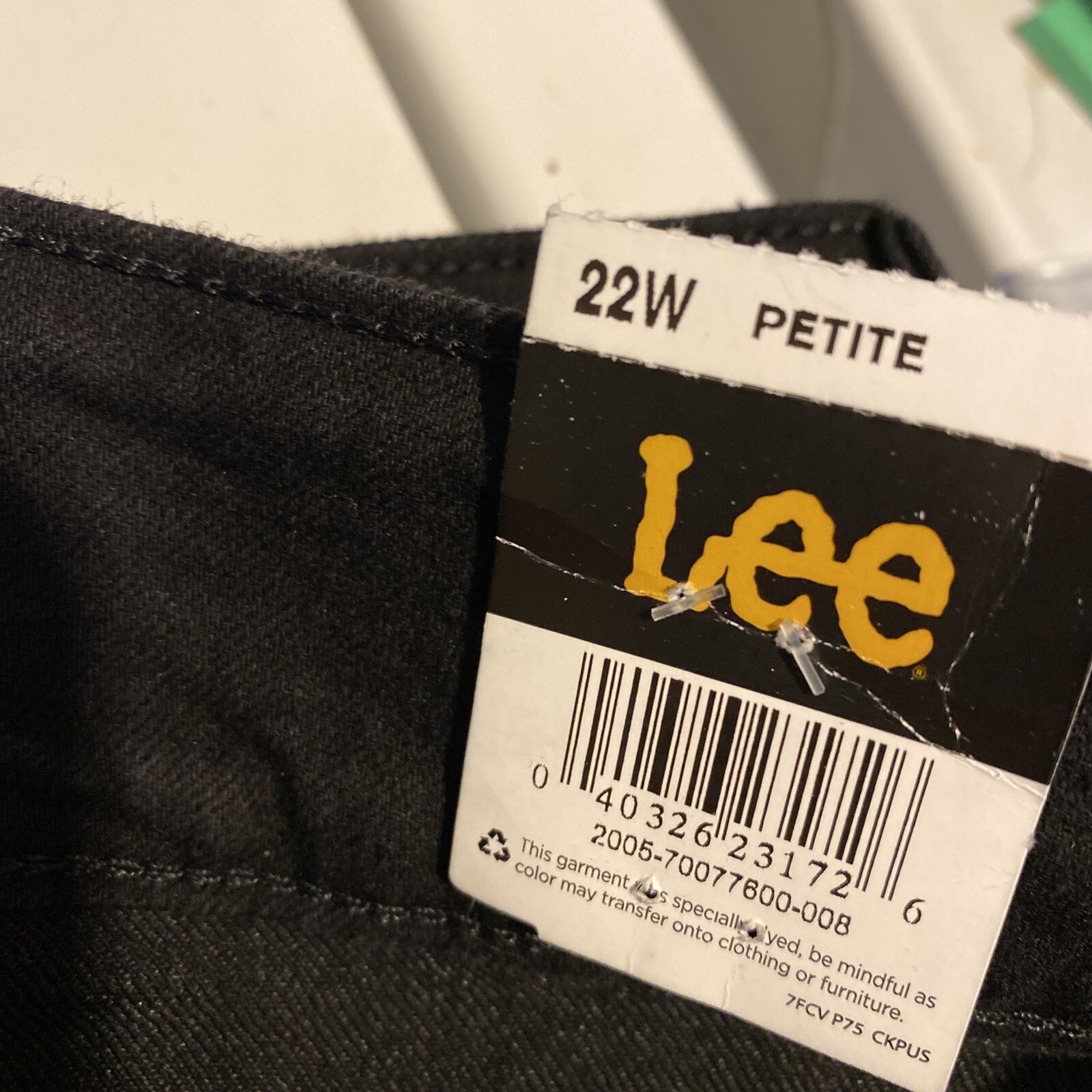 Lee Plus Women's Size 22W Petite Slimming Relaxed Fit Jeans Size NWT