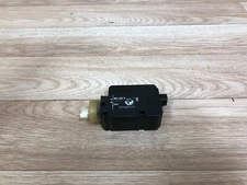 BMW OEM E38 E39 740 750 525 528 530 540 M5 FUEL FLAP GAS DOOR LID ACTUATOR