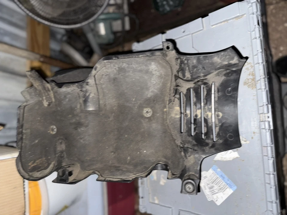 Cubierta motor GMC YUKON XL 1500 02 Foto 4 de 4