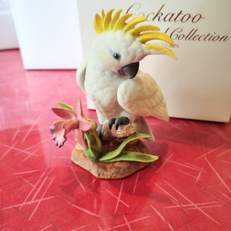 Vintage Lenox Exotic Bird Cockatoo Parrot Porcelain Figurine w/ Box Papers