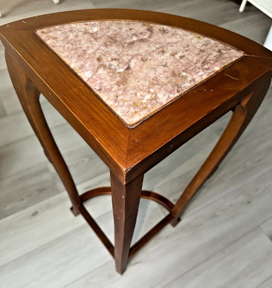 Mesa esquinera vintage tallada en mármol rosa genuino y caoba Foto 2 de 4