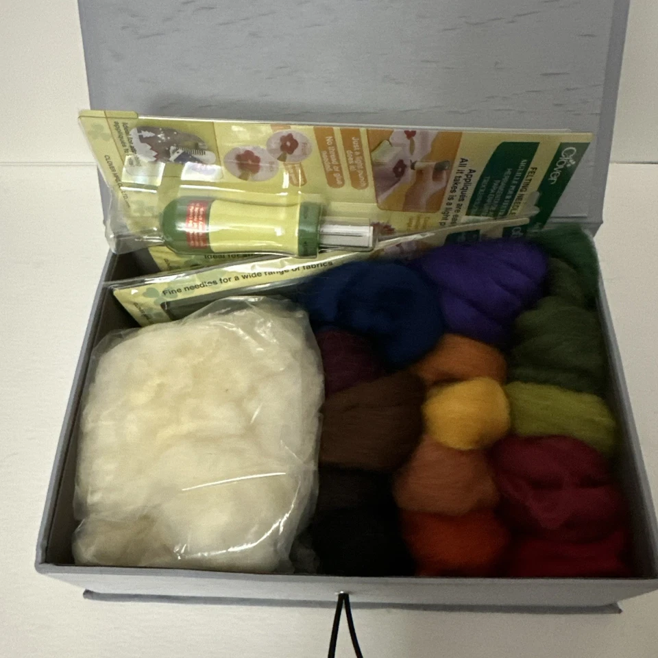 Clover Needle Felting Tool Needles Wool Roving Starter Pack - Image 2 of 4