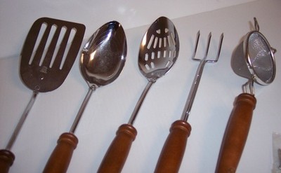 Vintage EKCO Kitchen Utensils & Rack NEW OLD STOCK Turned Wooden Handles 6 pc