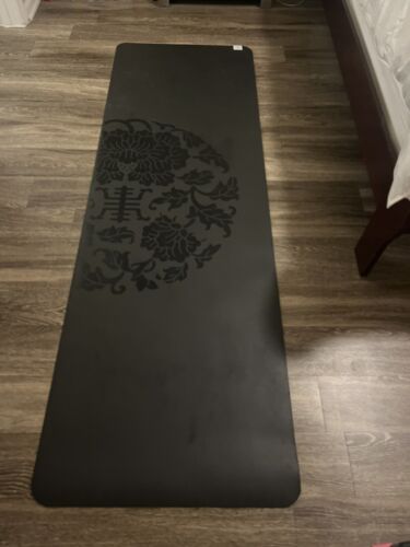 Tapis de yoga imprimé Gaiam noir, antidérapant exercice et fitness, 78" L x 26" L x 5 mm - Photo 1/3
