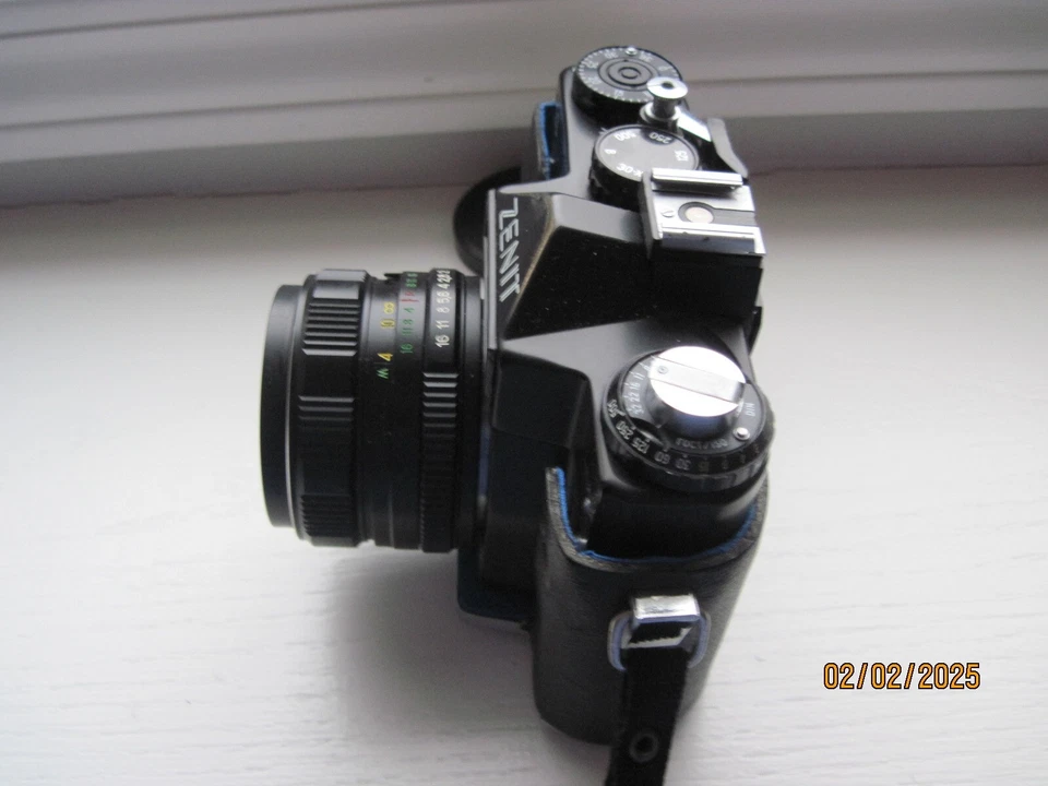 Винтажный пленочный фотоаппарат советской эпохи ZENIT 11 - Изображение 3 из 4