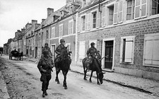 WW2 Photo WWII US Army Paratroops on Horses France 1944 World War Two/ 1691