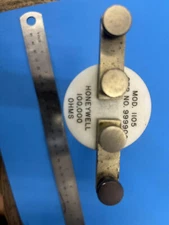 3EE 1PCS  Resistance Standard  honeywell model 1105  100.000OHM