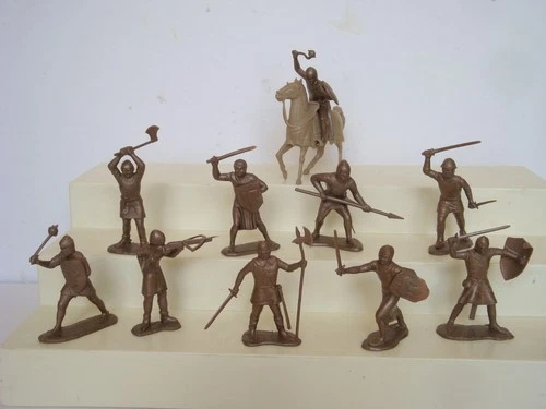 Marx Recast Robin Hood / 60mm Norman Knights / 11 in 10 Poses w/  Horse / Gold