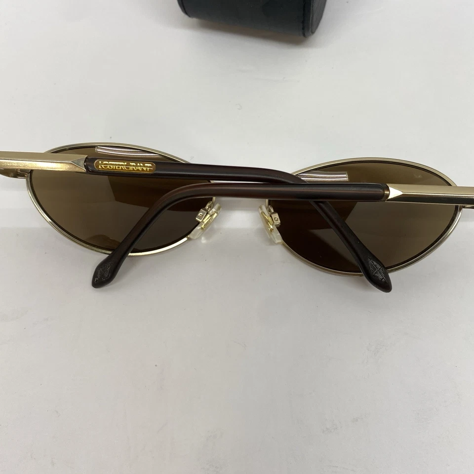 Gafas de sol Foster Grant para hombre con forma ovalada con estuche marrón Foto 3 de 4