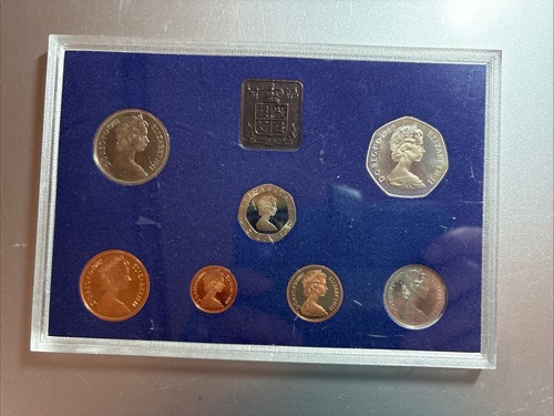 GRAN BRETAGNA 1982 7 MONETE PROOF ORIGINALE GOVERNO SET 1462T - Foto 1 di 2