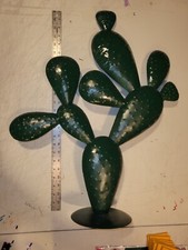 METAL YARD ART PRICKLEY PEAR CACTUS SCULPTURE 25" TALL GREEN IN OR OUT DOOR