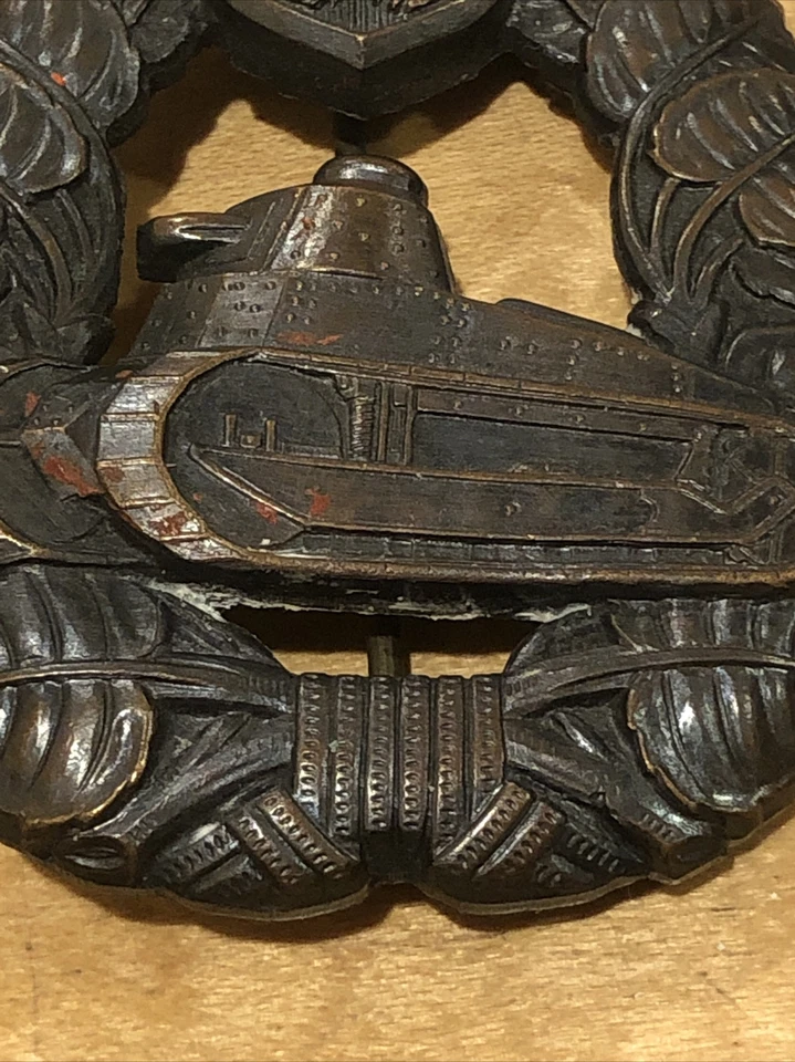 Insignia de pecho tanque de bronce checoslovaco Primera Guerra Mundial pátina original rara. 60 x 52 mm. Foto 4 de 4