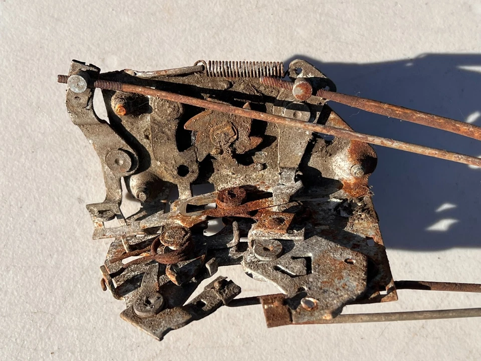 Buick Roadmaster Super Rh 1956 conjunto de pestillo de cerradura de puerta delantera derecha 56 Foto 2 de 4