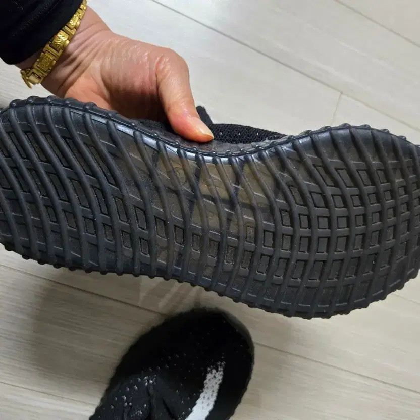 Adidas Yeezy Boost 350 V2 Black SPLY thumbnail 4