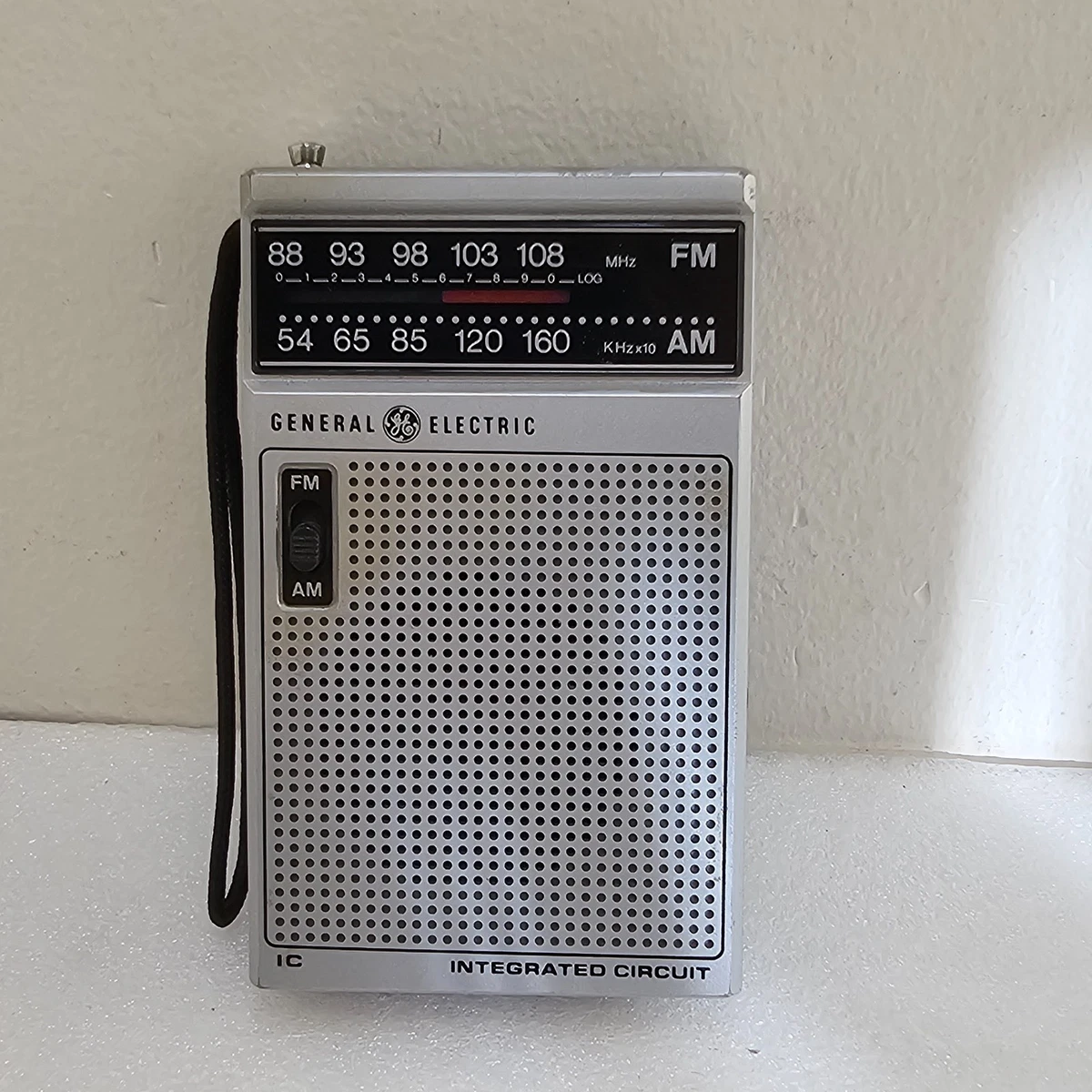 Baladeur / Radio Vintage ACEC TR 6108 - FM/MW - Fonctionne