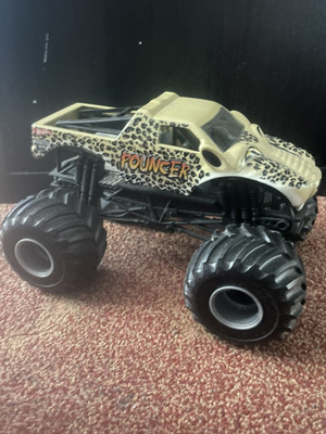 1/24 Hot Wheels Monster Jam Truck Pouncer Diecast Rarität * Importiert
