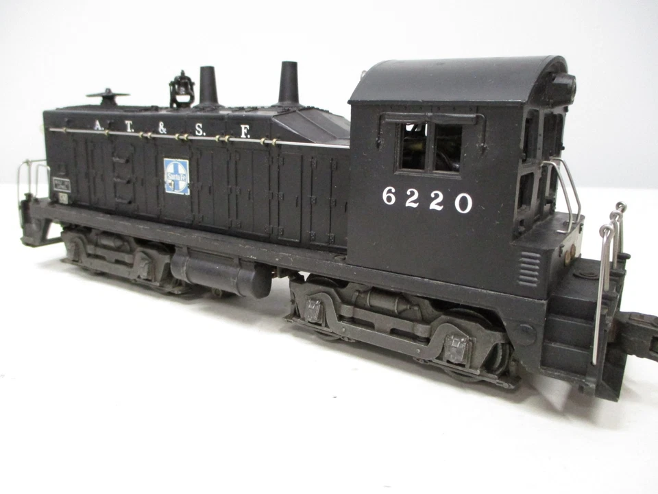 Lionel 6220 ATSF Diesel Switcher with Bell, Black Postwar O gauge X7374 - Image 2 of 4