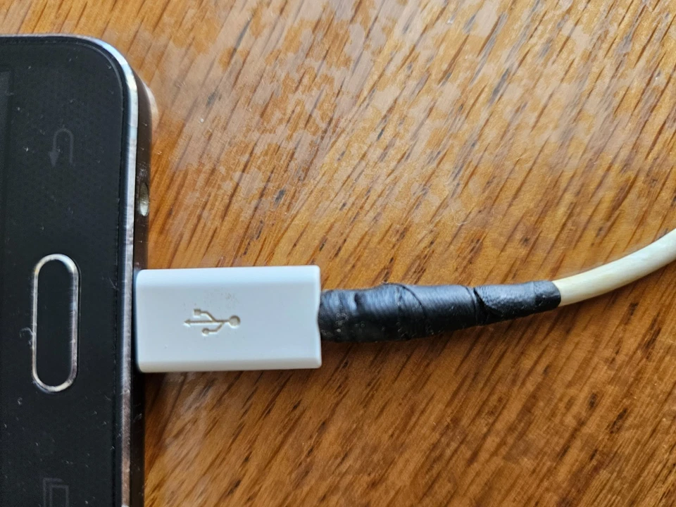 Samsung Galaxy A3 SM-A300FU - 16GB - Midnight Black (Unlocked) Smartphone - Image 3 of 4