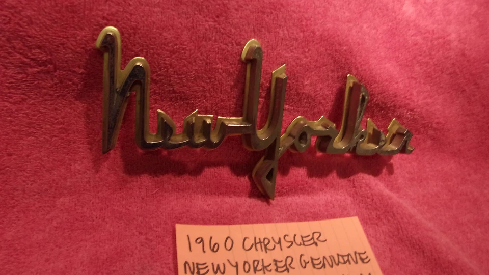 Chrysler New Yorker Mopar 1960 fábrica fabricante original emblema de un guardabarros envío gratuito Foto 4 de 4
