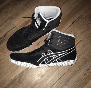 asics wrestling shoes size 4