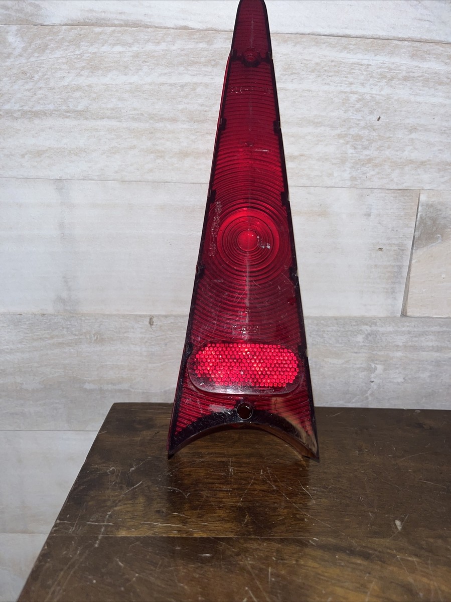 アポロンの子 NOS GLO-Brite 529 1957 Plymouth (exc wagon) Rear Tail Light Lens