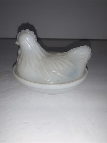 Vtg Milk Glass Hen on a Nest Dish Anchor Hocking, Opalescent Comb Wattle 4.5 In