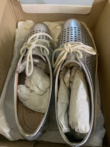 French Blu Oxford Shoes Womens US Size 7 silver Metallic Shimmer NIB - Picture 6 of 7