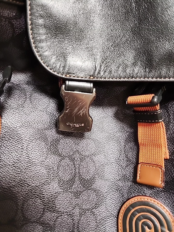 Mochila Coach Rivington en lona exclusiva con parche Coach Foto 4 de 4