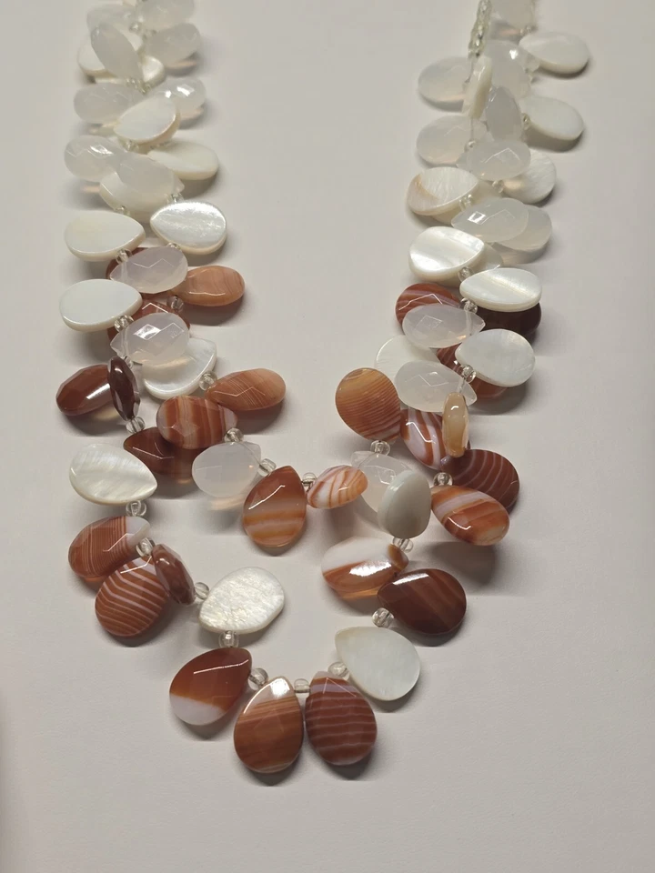 Collar Coldwater Creek Cuentas Piedra/Cáscara/Acrílico Doble Hilo Blanco y Ámbar Foto 2 de 4