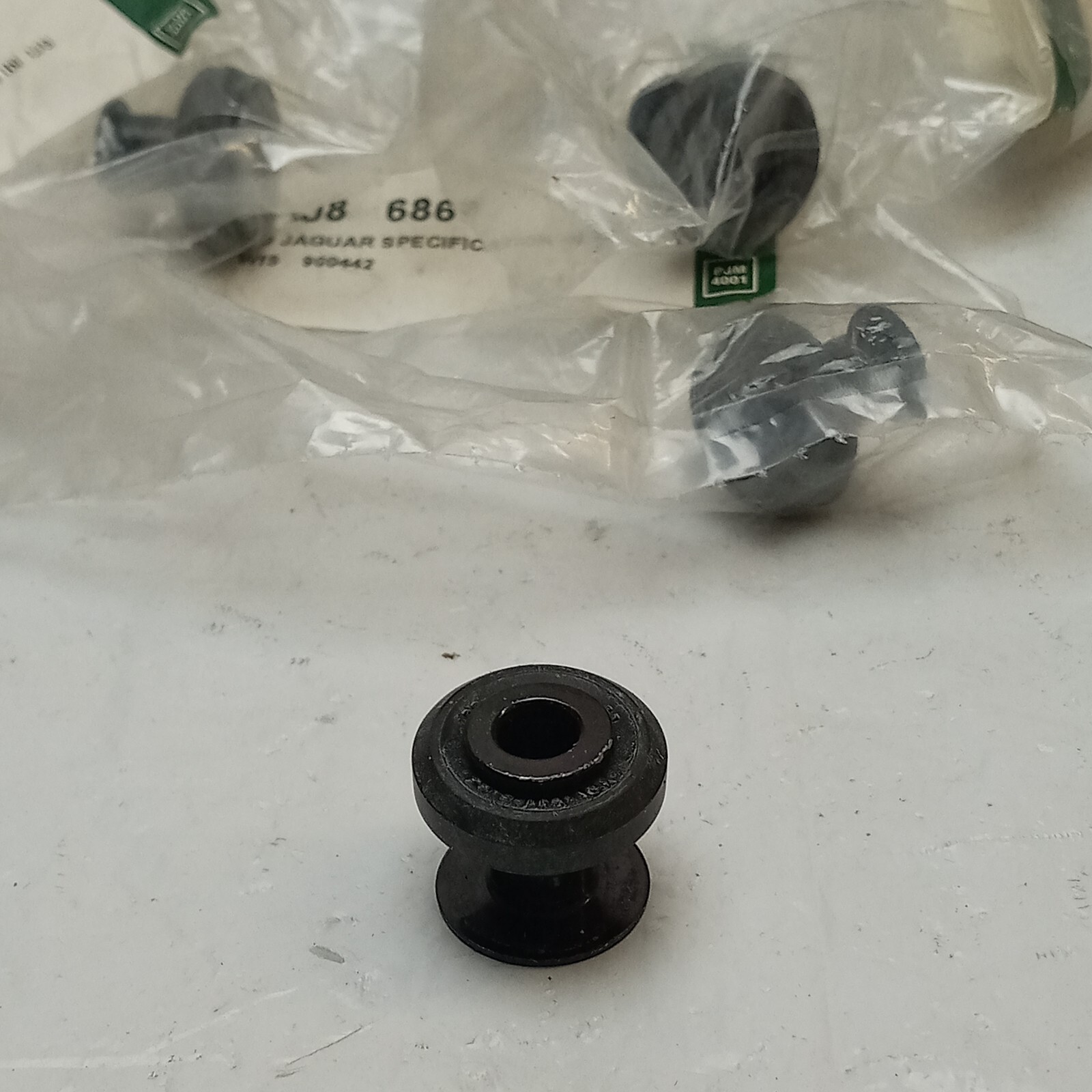 Jaguar SType, XF, XJ8, XK8 Valve Cover Cam Cover Grommet AJ810631 eBay