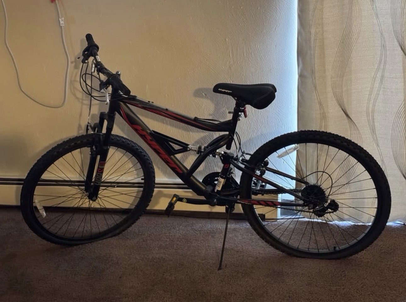 Hyper Shocker 26 inch Mountain Bike for Men - Black/Red