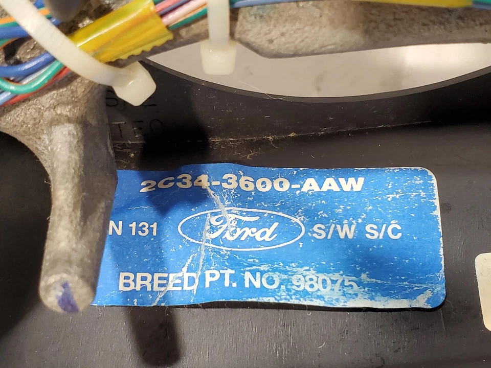 Volante (interruptores de crucero)(negro) 2002-2004 Ford F250 F350 F450 F550 Foto 3 de 4