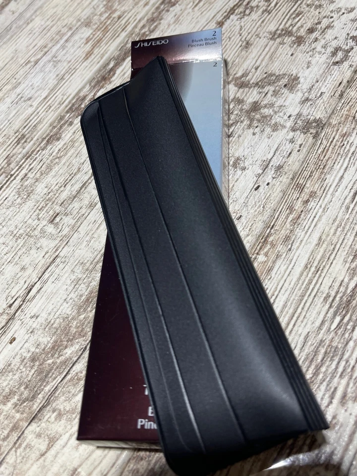 Cepillo de maquillaje Shiseido - #2 cepillo de rubor, nuevo en caja - RARO Foto 2 de 3