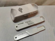 The Pampered Chef Adjustable Plastic White Measuring Cup And Spoons Lot Of 3