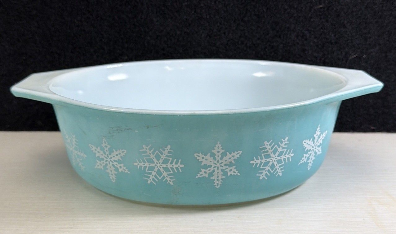 PYREX Turquoise White Snowflake Casserole Dish 1 & 1/2 Qt. NO LID #043 Vintage