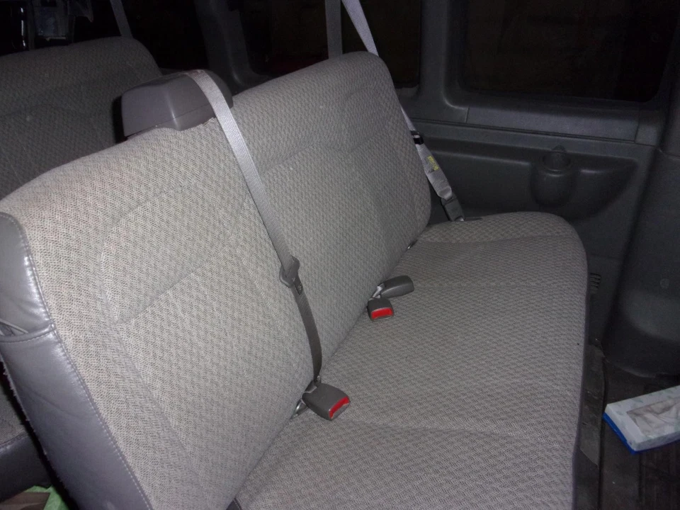 Used Power Steering Pump fits: 2010 Chevrolet Express 3500 van 6.0 Grade C - Image 2 of 4