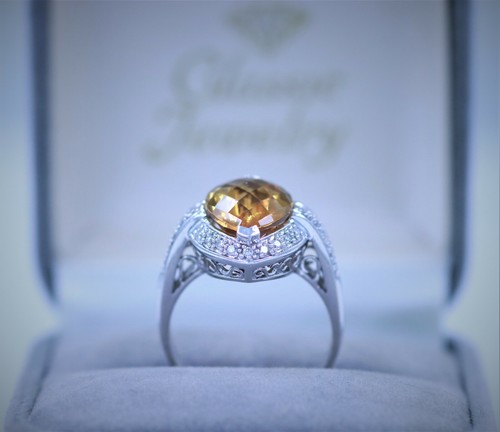 BEAUTIFUL VINTAGE 14KT CITRINE AND DIAMOND RING