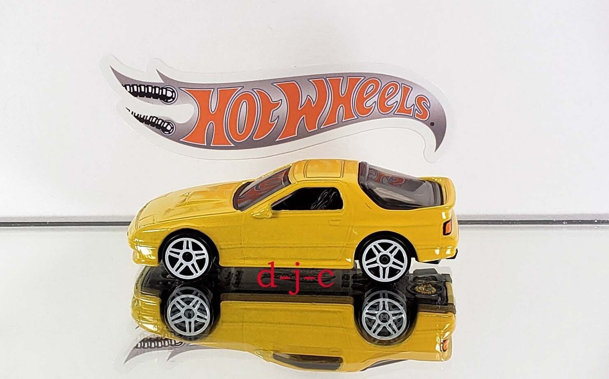 2022 Hot Wheels Nightburnerz '89 Mazda Savanna RX-7 FC3S Yellow