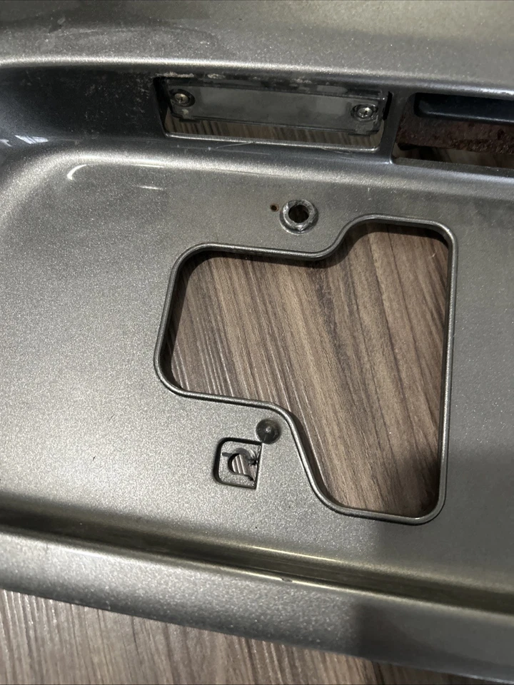 Puerta levadiza trasera Toyota Sequoia 2001-2007 licencia soporte pestillo adorno 1E3 Foto 4 de 4