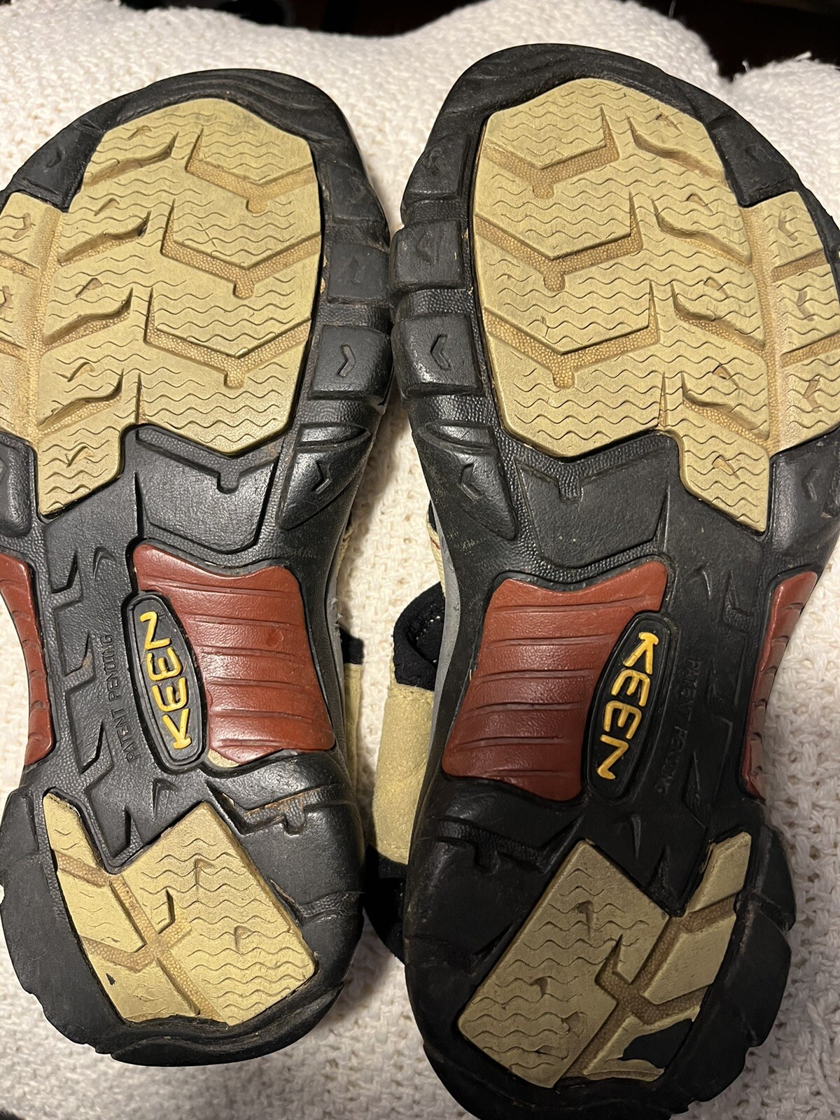 Sandali impermeabili Keen da uomo taglia 8 Newport in pelle a quadri misure in foto