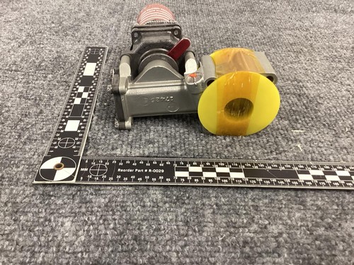 VALVE;FUEL SYSTEM PN AV16B1467D NSN 2915-00-632-7932